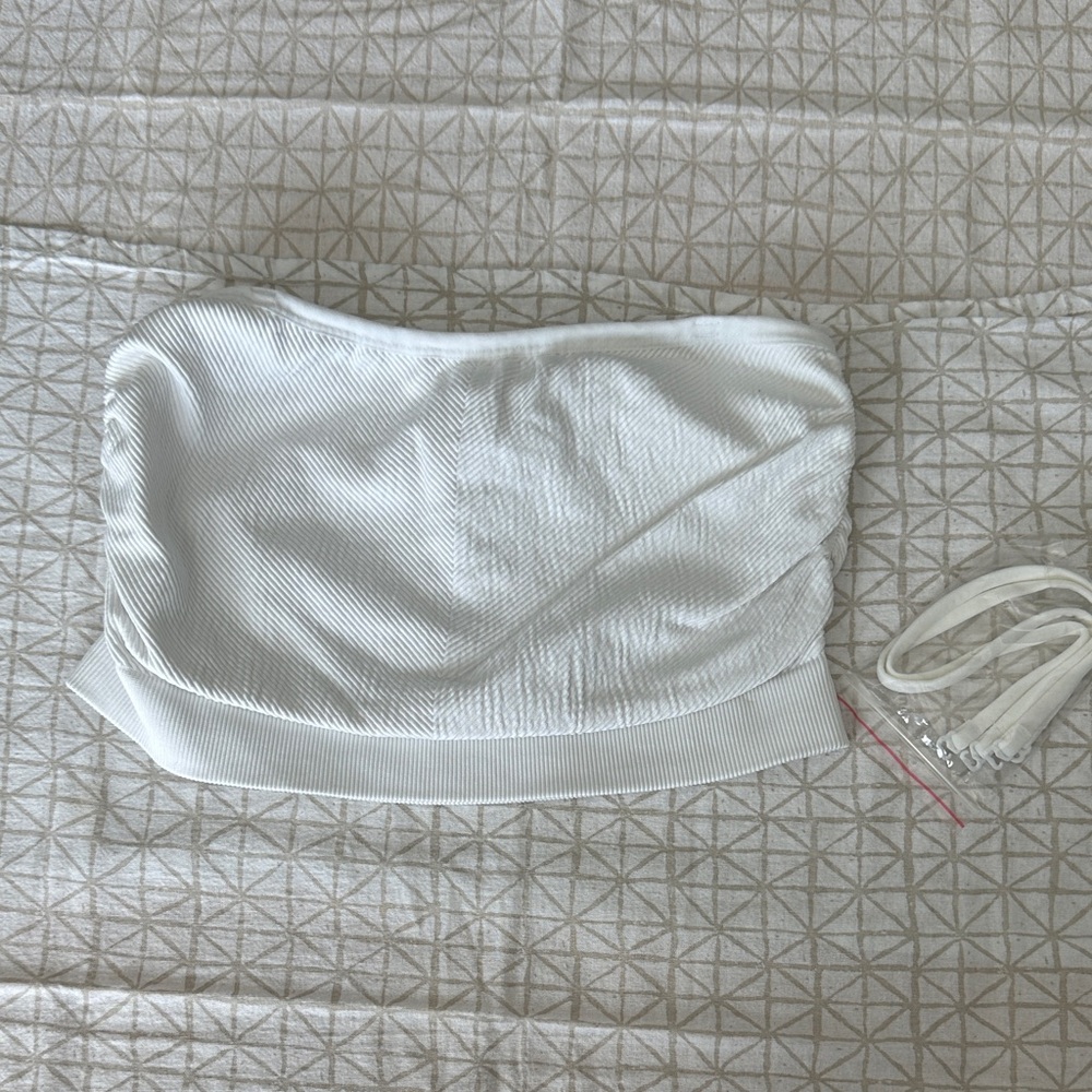 Colsie White Textured Bandeau Crop Top